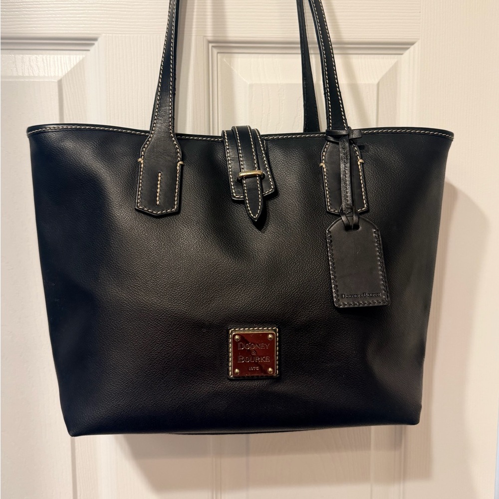 Dooney & Bourke Tote - Black